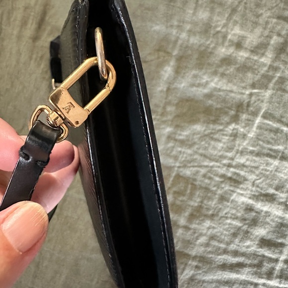VINTAGE Louis Vuitton Pochette Accessoire in black Epi Leather - Picture 11 of 14